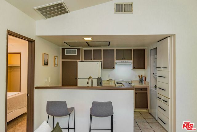 7025 Glade Avenue 24, Canoga Park, CA 91303