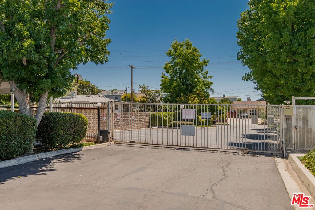 7025 Glade Avenue 24, Canoga Park, CA 91303