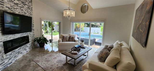 19922 NW 88th Ave, Miami, FL 33018