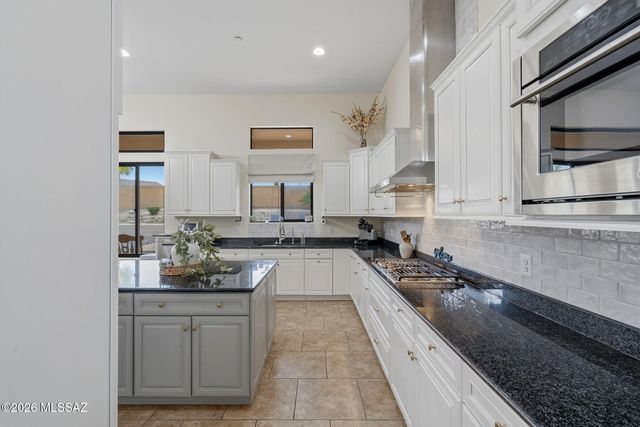 1220 W Calabria Court, Oro Valley, AZ 85755