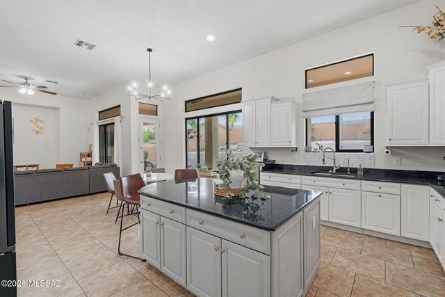 1220 W Calabria Court, Oro Valley, AZ 85755