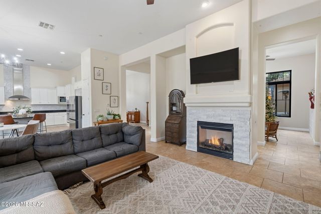 1220 W Calabria Court, Oro Valley, AZ 85755