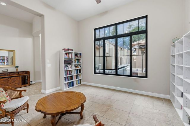 1220 W Calabria Court, Oro Valley, AZ 85755