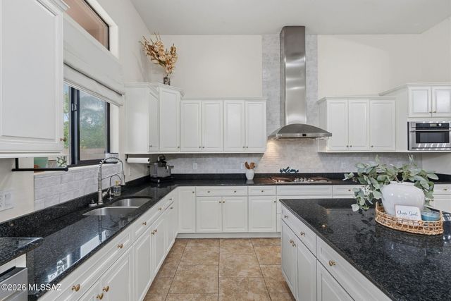 1220 W Calabria Court, Oro Valley, AZ 85755