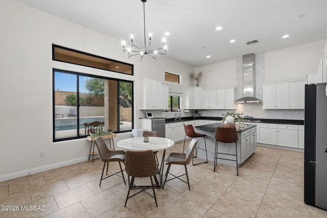 1220 W Calabria Court, Oro Valley, AZ 85755