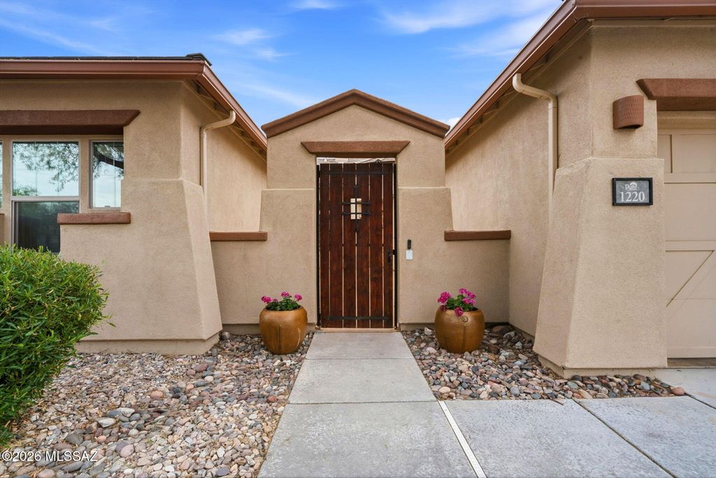 1220 W Calabria Court, Oro Valley, AZ 85755