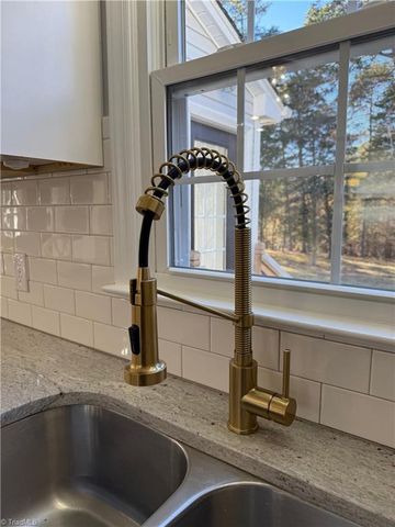 484 Rural Retreat Road, Winston-salem, NC 27107