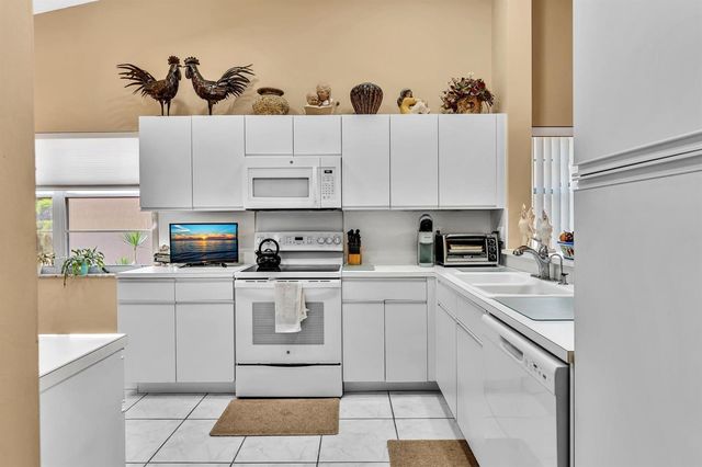 9589 Shadybrook Drive 201, Boynton Beach, FL 33437