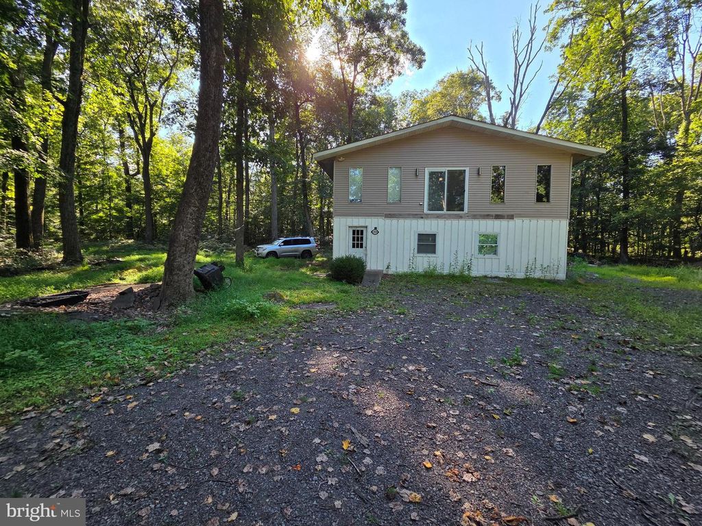 2938 HILL RD, Sellersville, PA 18960