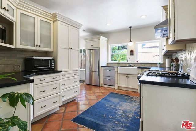 831 E Rio Grande Street, Pasadena, CA 91104