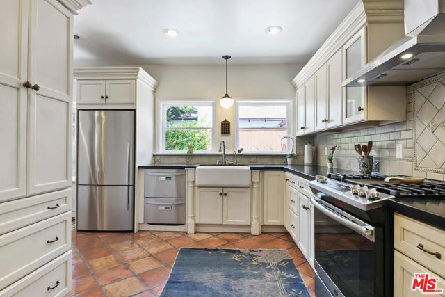 831 E Rio Grande Street, Pasadena, CA 91104