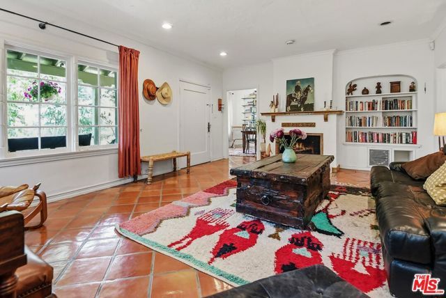 831 E Rio Grande Street, Pasadena, CA 91104