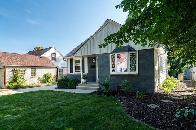 516 N Pleasant View STREET, Wauwatosa, WI 53226