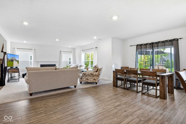 4724 White Willow Way, New Palestine, IN 46163