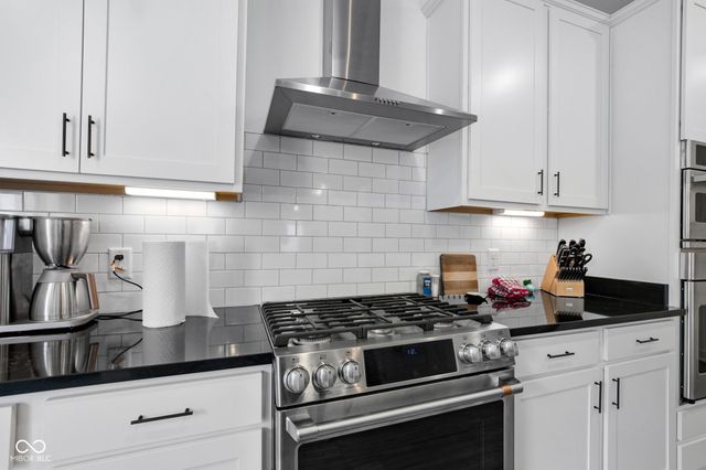 4724 White Willow Way, New Palestine, IN 46163