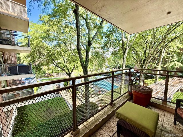 30 South Cole Avenue 2E, Spring Valley, NY 10977