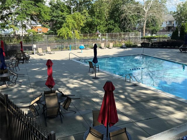 30 South Cole Avenue 2E, Spring Valley, NY 10977