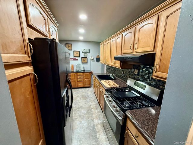 30 South Cole Avenue 2E, Spring Valley, NY 10977