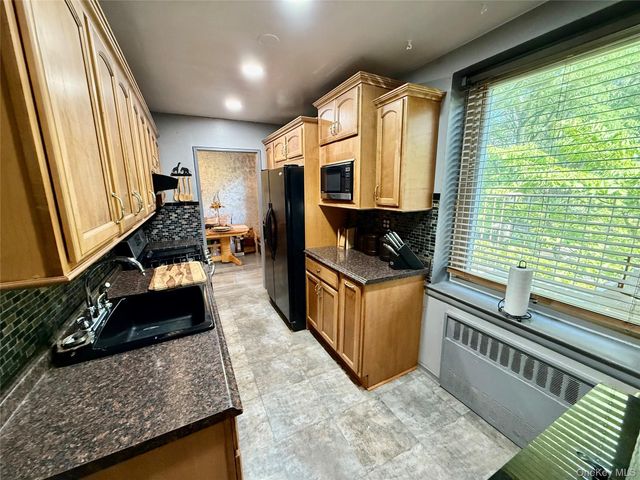 30 South Cole Avenue 2E, Spring Valley, NY 10977