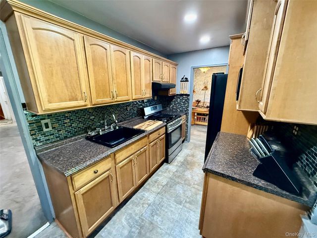 30 South Cole Avenue 2E, Spring Valley, NY 10977