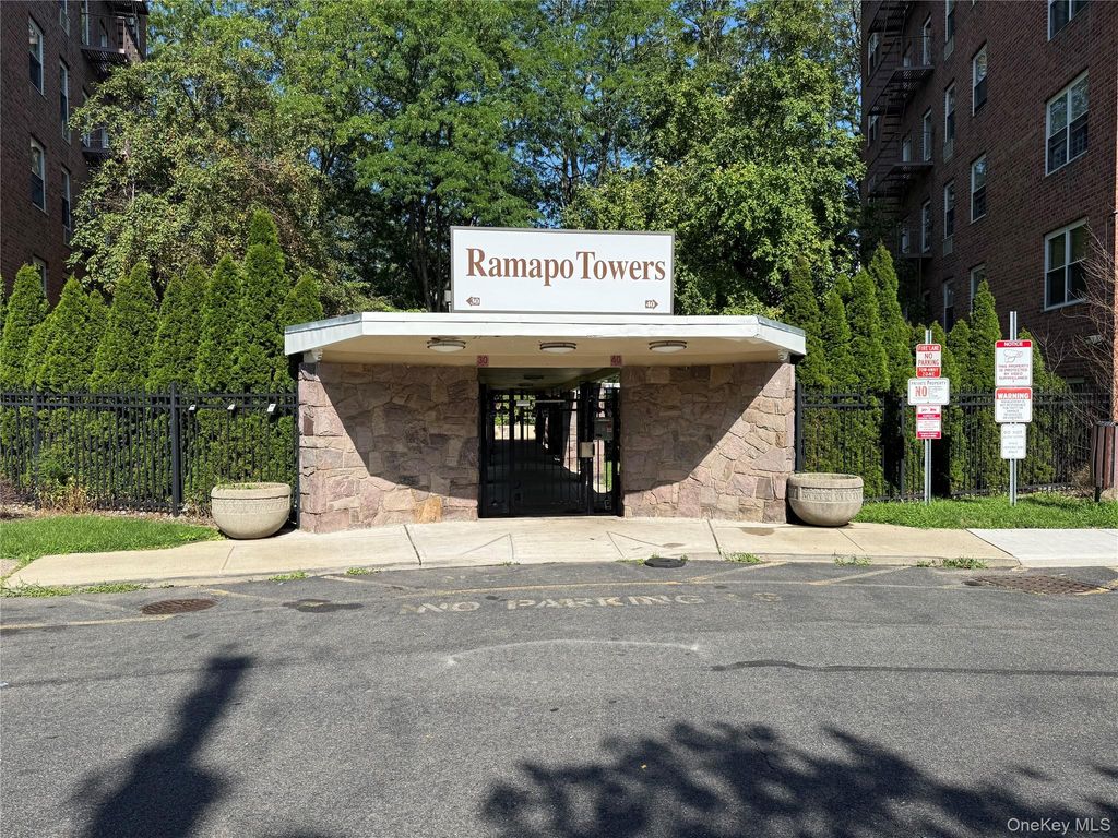 30 South Cole Avenue 2E, Spring Valley, NY 10977