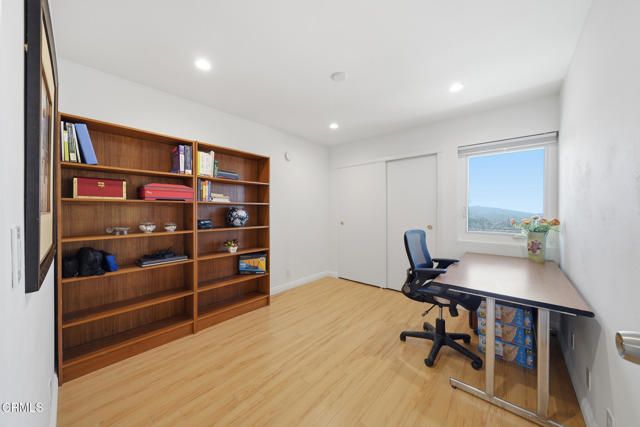 10260 Plainview Avenue 12, Los Angeles, CA 91042