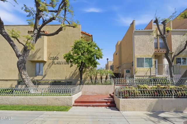 10260 Plainview Avenue 12, Los Angeles, CA 91042