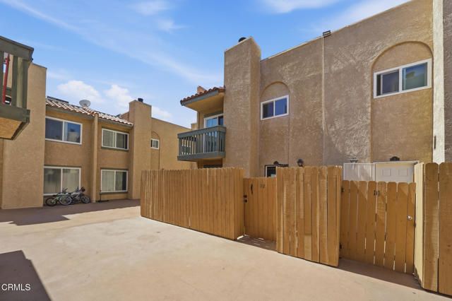 10260 Plainview Avenue 12, Los Angeles, CA 91042