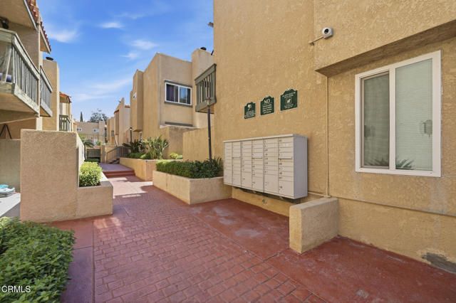 10260 Plainview Avenue 12, Los Angeles, CA 91042