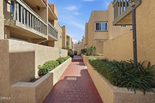 10260 Plainview Avenue 12, Los Angeles, CA 91042