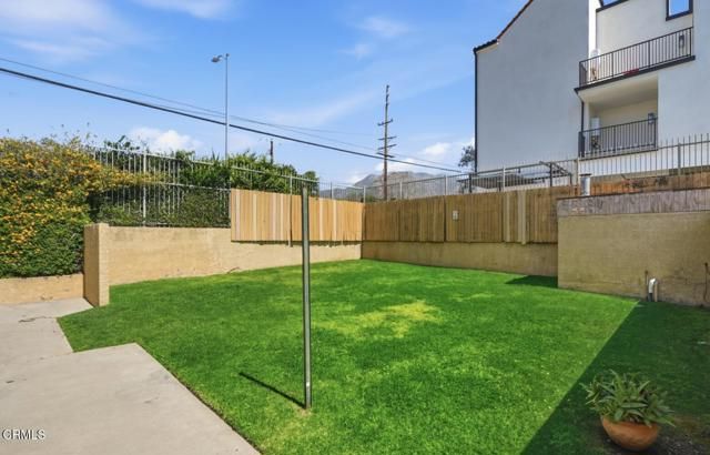 10260 Plainview Avenue 12, Los Angeles, CA 91042