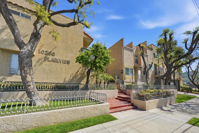 10260 Plainview Avenue 12, Los Angeles, CA 91042