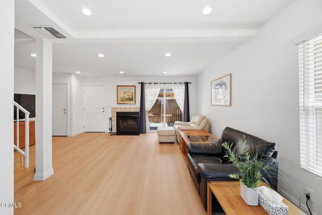 10260 Plainview Avenue 12, Los Angeles, CA 91042