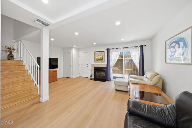 10260 Plainview Avenue 12, Los Angeles, CA 91042