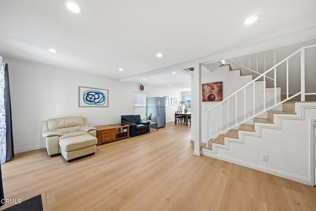 10260 Plainview Avenue 12, Los Angeles, CA 91042