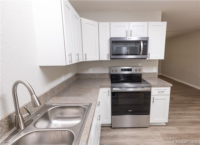 4438 Calamondin Street, Lady Lake, FL 32159