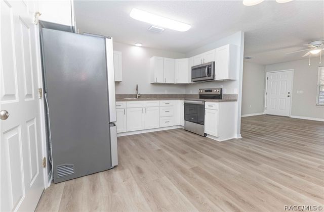 4438 Calamondin Street, Lady Lake, FL 32159