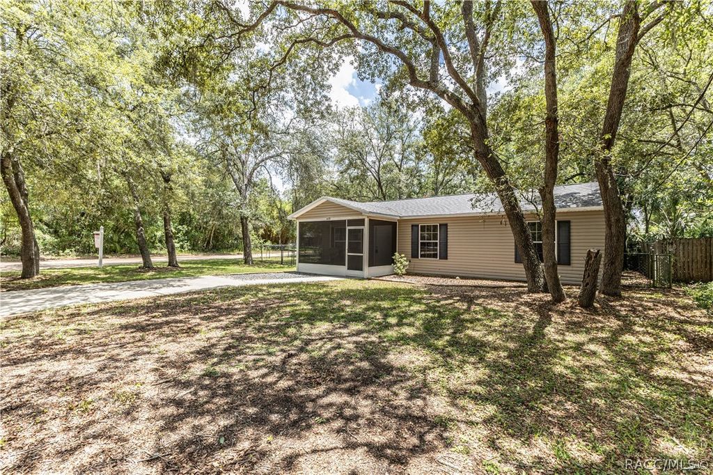 4438 Calamondin Street, Lady Lake, FL 32159