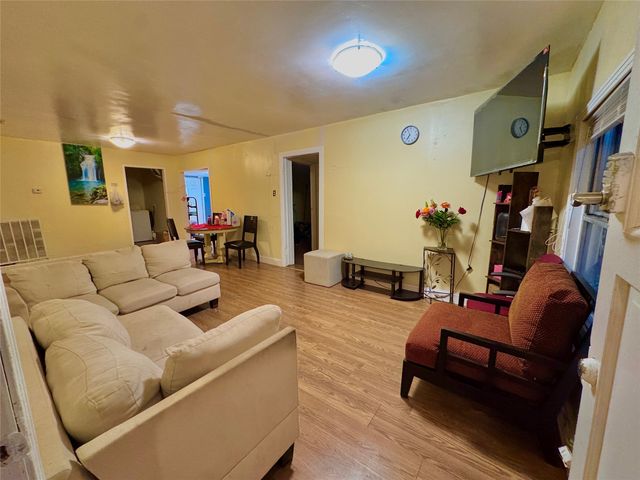 3232 Springview Avenue, Dallas, TX 75216