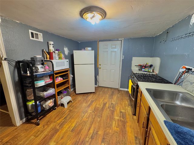 3232 Springview Avenue, Dallas, TX 75216