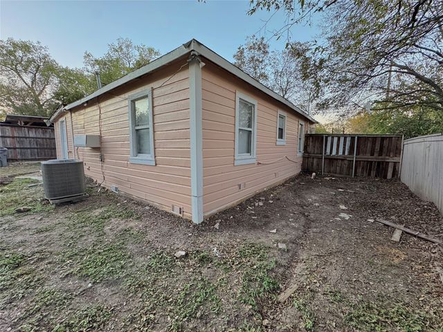 3232 Springview Avenue, Dallas, TX 75216