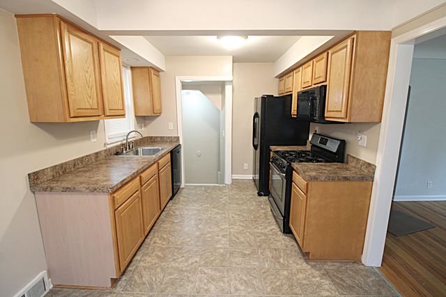 926 Mill Street, Lincoln Park, MI 48146