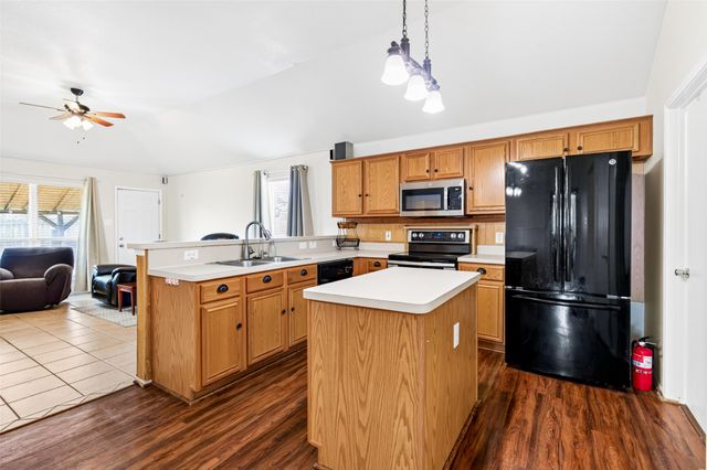 825 Rowdy Drive, Royse City, TX 75189