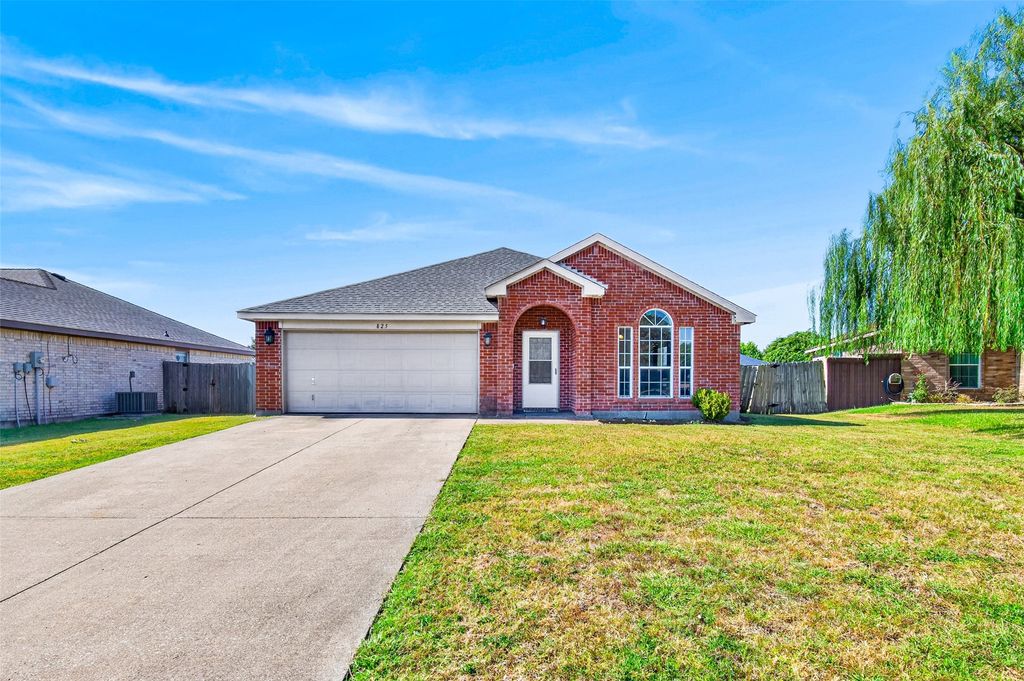 825 Rowdy Drive, Royse City, TX 75189