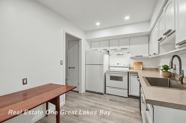 5921 W Michigan Avenue B2, Saginaw, MI 48638