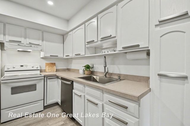 5921 W Michigan Avenue B2, Saginaw, MI 48638