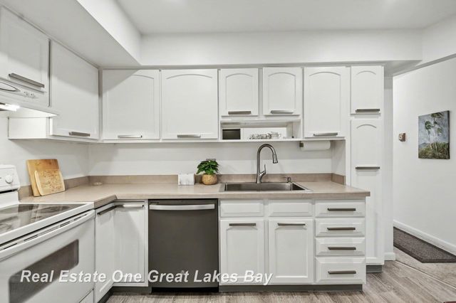 5921 W Michigan Avenue B2, Saginaw, MI 48638