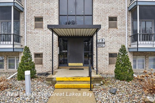 5921 W Michigan Avenue B2, Saginaw, MI 48638