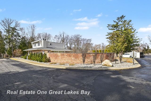 5921 W Michigan Avenue B2, Saginaw, MI 48638