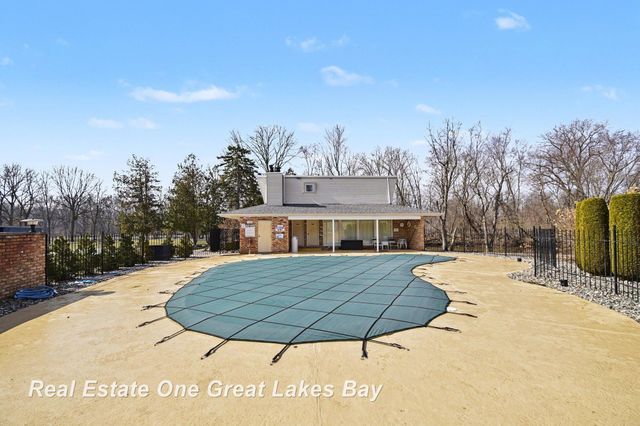 5921 W Michigan Avenue B2, Saginaw, MI 48638